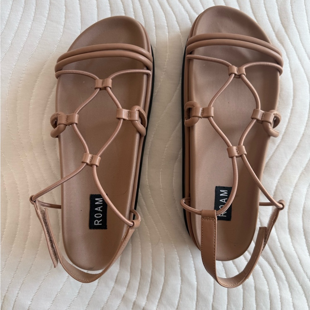 ROAM Knotted Strappy Flat Sandals in Light Brown